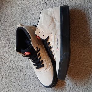 Airwalk ~ Men's size 10.5 ~ Hightop sneakers